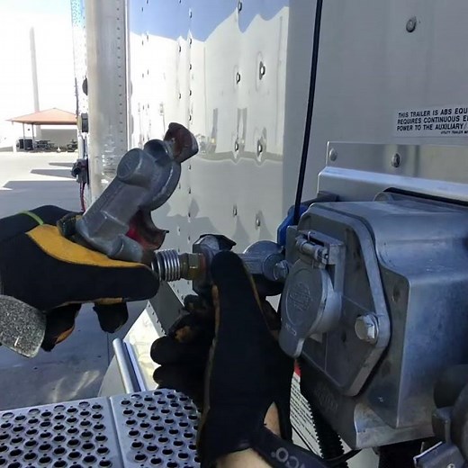 How to PROPERLY connect your Glad Hands and Pigtail On a Semi Truck and Trailer. Don't do it wrong.