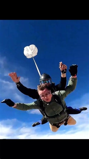 Jumping Out of a plane looked fun, so I tried it #skydiving #vibinginthewind