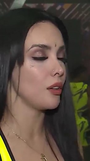 1.6M views · 10K reactions | #MásEspectáculos ¡FUEGO!  Rosángela Espinoza le dijo a Micheille Soifer: "No eres el sol, eres cenizas" en un momento lleno de tensión en “Esto es Guerra”. ¿Qué opinas de esta fuerte declaración? ¡Déjanos tus comentarios!  Encuentra más momentos como este AQUÍ ► https://bit.ly/3QbiY5o | América Espectáculos y + Espectáculos | Facebook