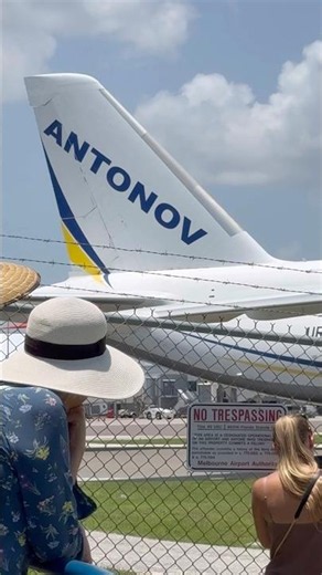 AN-124, the huge Antonov.