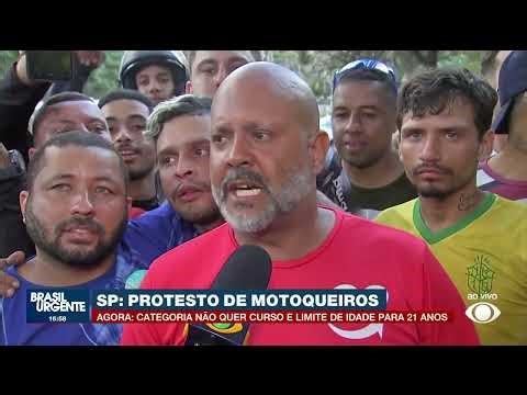 Motorcycle courier makes a powerful statement during protests | Brazil Urgent