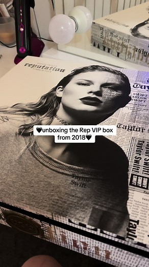 Taylor Swift Reputation VIP Box unboxing 2018