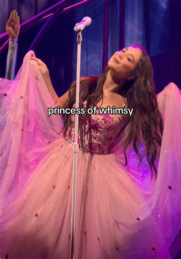 laufey performing clockwork in london at the o2 arena! @laufey @laufeyland #laufey #london #concert #music #fyp