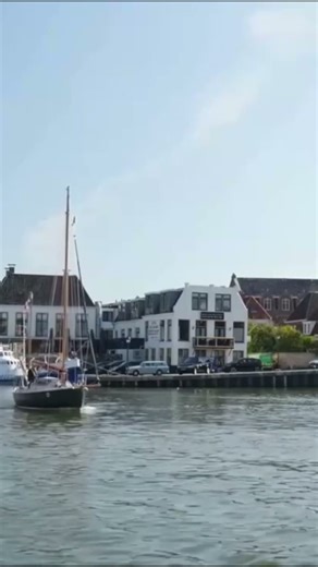 How the Dutch Live With Water | #FloatingHomes #ClimateChange #Innovation