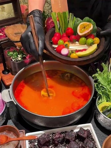 We Tested Changsha's Hottest New IFS Bistro: Can You Really Look RICH on a Budget?!