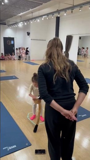 Cours d'éveil danse classique enfants Paris - SalsaNueva kids