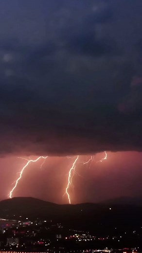 Thunderstorm live wallpaper ⛈ #thunderstorm #storm #livewallpaper #naturewallpaper #lightning