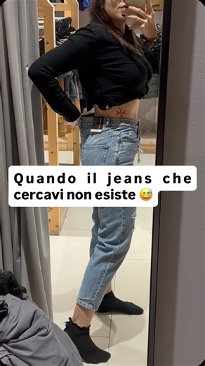 𝑬𝒎𝒂𝒏𝒖𝒆𝒍𝒂 𝑹𝒆𝒊𝒏𝒂 🪴 on Instagram: "Entro da OVS cercando un jeans cargo. Non c’era. La commessa me ne propone un altro. Lo provo quasi per gioco, in giorni un po’ così, con l’influenza addosso e la voce che non c’è, corpo gonfio e spossata. Come vi dicevo stamattina nelle storie. Esco solo per staccare un attimo la testa, per rasserenarmi, respirare. Perché sì, per noi ragazze lo shopping è terapeutico. Mi guardo allo specchio… e mi sta largo. Quello che non sapete è che 👉 è della li