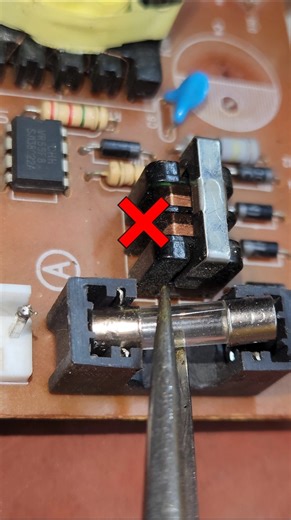PCB Fuse Fix Without Change #shorts #trending #pcb #fuse #fix #electrical #repair #minecraft