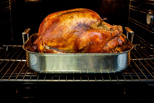 Your Turkey Deserves One of These Awesome Roasting Pans