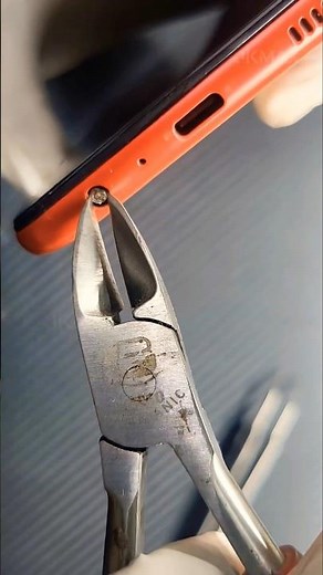 Stuck Headphone Jack? 😱 Try This Simple Trick! #shots #diy #repair #shotviralvideo #diyrepair