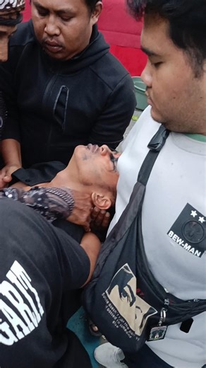 MOMENT OF JARANAN POSSESSION #jaranan #kesurupan #kudalumping #viral