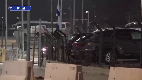 Palestinian prisoners leave Israeli prison on bus convoy