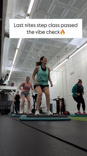 When you find a step class that you absolutely love and leave feeling amazing. You better keep going.💃🏻❤️ Jamie @zwellness4u brings the fun every week with this hip hop step class! For beginners, intermediate and advanced, you can take the class wherever you are at your fitness level. I remember taking five or more weeks of class before I would do that step turn and when I finally got it the whole class applauded it. That’s the kind of people I wanna work out with. ❤️ | Move with Misti J