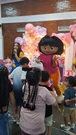 La sorpresa de Dora la Exploradora que hizo bailar a todos #shorts