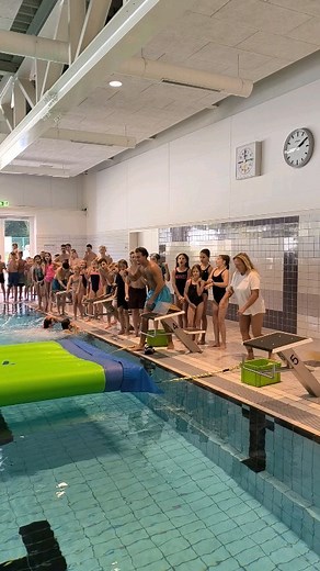 50M views · 14K reactions | Ein kleiner Einblick von unserer Sommer-Pool-Party letzten Sonntag  Nicht nur unsere Badegäste, sondern auch unsere Schwimmmeister hatten riesigen Spaß 拾 #bluetenbadleichlingen #leichlingen #schwimmbad #Sommer2024 #jungsgegenmädchen | Blütenbad Leichlingen | Facebook