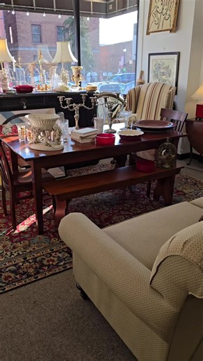 Discover The Velvet Shoestring: Wayne's Best Consignment Shop