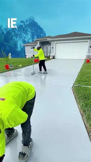 When it comes to resurfacing a driveway, decorative flakes and fresh concrete goes a long way. 📹: epoxy239_inc / IG