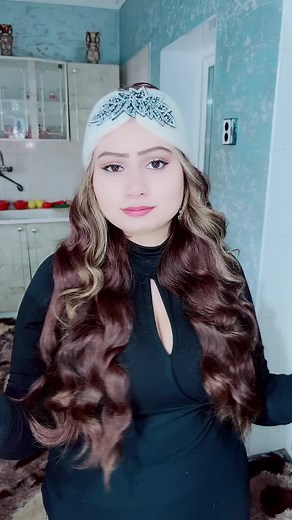 Engaging Hand Gestures for Communicating Effectively