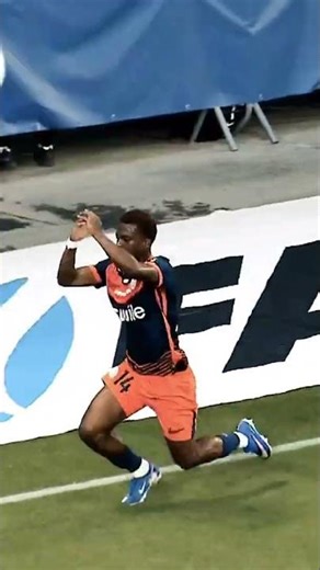 Lucarne nettoyée pour Enzo Molebe ! 🕸️#ligue2bkt #football #foot #sports #footballshorts #soccer