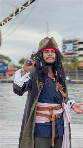 ¿Están listos para un espectáculo espeluznante? Falta poco para nuestro show de Halloween, prepárate, elige tu mejor disfraz, y participa en nuestro concurso, te esperan regalos increíbles 🏴‍☠️🎁 ¡Los estaremos esperando! En el show más tenebroso de los siete mares ¡Argh! ⚓️💀👻🎃 | Captain Hook Cancun