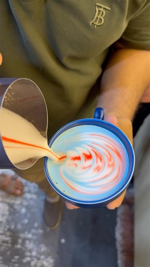 Tulips latte art practice #tulips #latte #art #coffee #course #barista #training #class