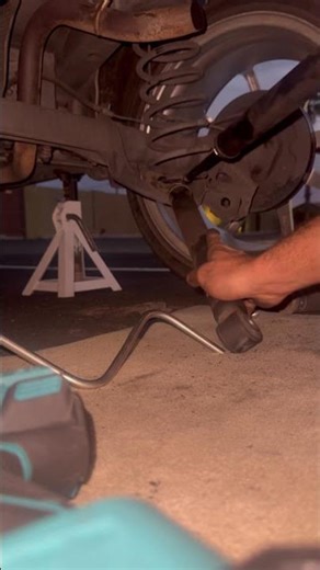 How to remove the rear springs from the Toyota Yaris