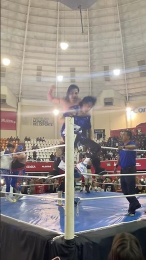 la granja rifa luchando🔥 #humor #comedia #parati #luchalibre #viral