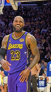 LeBron hyped up the crowd after Draymond tried to avoid shooting free-throws , but Rui & James catch him. Green gets a tech. #lebronjames #draymondgreen #ruihachimura #lakers #viral #nba | Michael Morales