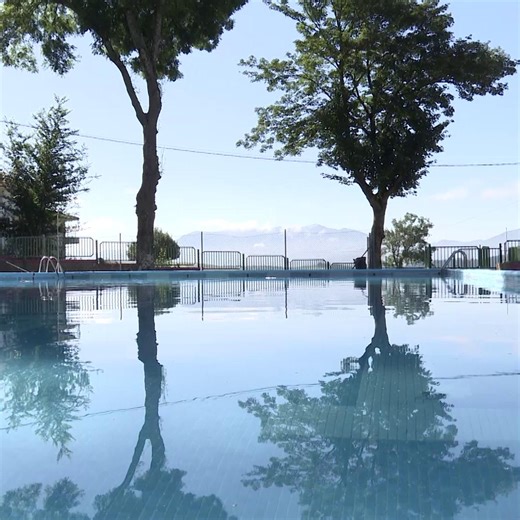 🏊‍♂️💦La piscina municipal de Tineo vuelve a abrir sus puertas. El Ayuntamiento ha arreglado las averías que impidieron su apertura el verano pasado. #Verano2025 #Tineo #piscina | Radiotelevisión del Principado de Asturias