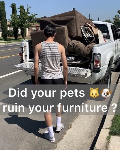 LASAN is committed to keeping waste/junk off of our streets.🚯 If you can't recycle ♻️ your bulky items 🛋 through charitable organizations or thrift stores, drop it off at one of our FIVE "Free Bulky Item Drop Off events." LA Sanitation will be accepting bulky items at five locations around the City this Saturday from 8:00am - 4:30pm. . Please visit our site for details 🚛♻️💧 👉 lacitysan.org/bulky . If you are unable to bring your bulky items to a drop-off location, simply call our 24-hour Cu