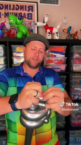 How to make a balloon space pistol. #BalloonJosh #BalloonArt #BalloonA...