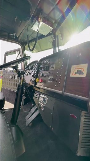 Peterbilt 359 - LivLab Sleeper - 1982 Pocono Pace Truck - Big Cam Cummins