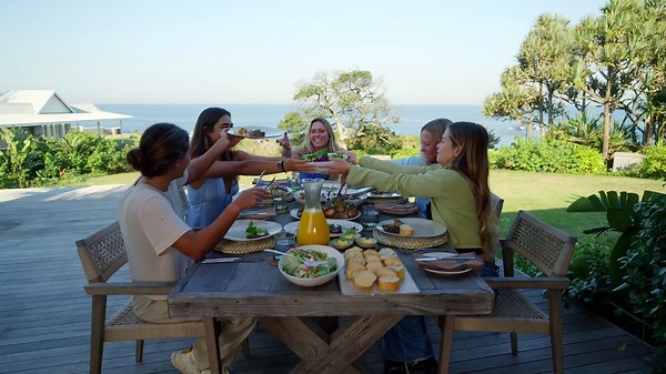 Surf Girls - S02 Trailer (English) HD