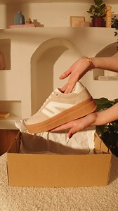 260 reactions · 14 comments | Les baskets beige, c’est la touche chic et facile à assortir. Vous les imaginez déjà à vos pieds ? ✨ #sneakersbeige #basketsbeige #ilovemyshoes | Besson Chaussures | Facebook