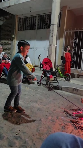 Al fin un niño sin celular 🤕 #foryoupage #navidad #parati #firework #fail