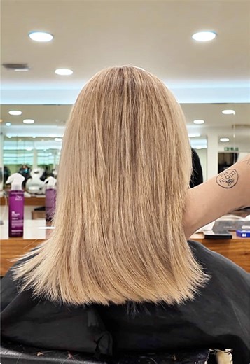 from permenant color to light milk tea blonde, tickets to my masterclass still available in bio🫶🏼🧚🏻‍♀️ - - - - #milkteablonde #blonde #sukisupermama #asianhair #rootbleach