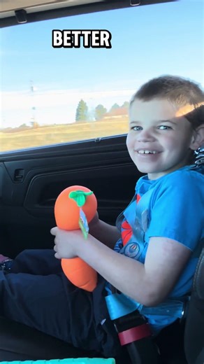 Giant squishy carrot 🥕🤩
