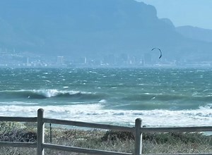 Probably the biggest board off kiteloop I have ever done🚁 So stoked to have it on video🤗 don’t tell cyril🤫 🎥 @ally_dambrosio #gokiting #breakboundaries #incontrol #kitesurfingworld #kitesurfing #surf #watersport @kitesurfingworld @thekitemag @thekiteshots #kiteworld #kiteloop @letskitesurf #thekiteshots #letskitesurf #IKSURFMAG #naishs25 | Stig Hoefnagel