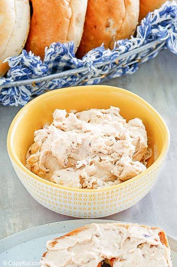 Panera Honey Walnut Cream Cheese Recipe (5-Minute Copycat)