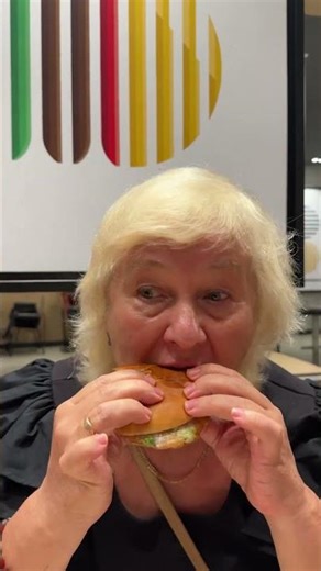 Burger 🍔 change prank #funny #helpmemakethismakesense #tiktok