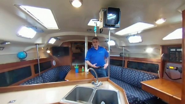 *SOLD* 35’ Hunter Legend 35.5 1990