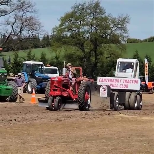 A little more of yesterday’s tractor pull. Tasman Downs Farmall M, piloted by Ian Hayman. | Mackenzie Auto and Agri Display