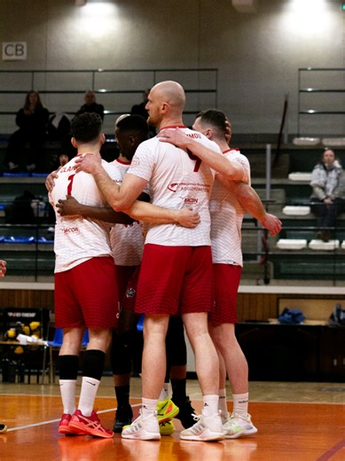🔴⚪ [ÇA VA FRAPPER FORT CE DIMANCHE !] 💥 Vous avez aimé ces actions ? Vous voulez vivre cette ambiance de folie en direct depuis les tribunes ? 🤩🥁 Ça tombe bien, notre équipe de Nationale 3 vous donne rendez-vous ce week-end pour vous en mettre plein les yeux ! Venez nombreux pousser nos joueurs et enflammer la salle pour ce gros match à domicile : 🆚 Volley Saint-Vitois 🗓️ Dimanche 08 Mars 🕓 16h00 📍 Palais des Sports - Mâcon On compte sur vous pour faire un maximum de bruit ! Allez Mâcon 