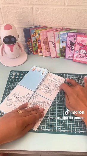 🎨📚 ¡Mira cómo hago un minilibrito para colorear con solo una hoja tamaño carta! 📄✂️ Doblamos, cortamos y listo: un mini libro perfecto para niños. 🥰 📌 El tutorial paso a paso está en mi YouTube y puedes descargar los diseños gratis en mi página web. Espero que te gusten 🤗 🖍️💬 #Minilibros #Colorear #DIYNiños #IdeasCreativas #MaterialDidáctico #ImprimiblesGratis #TikTokAprende