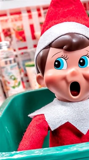 Elf's Funniest Kitchen Surprise Yet!