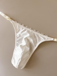 String homme dentelle satiné blanc laiteux - Lingerie homme - Retrouvaille Homme - Etsy France