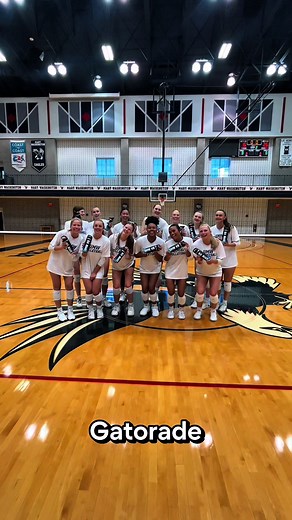 Gatorade Surprises D3 Volleyball Team with Custom Bottles