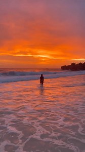 The Seychelles' sunset sky is a kaleidoscope of hues 😍 🎥 Credit: @willtevs (IG) . . . #seychelles #seychellen #seychellesisland #visitseychelles #experienceseychelles #beach #sunset #ocean | The Seychelles Islands