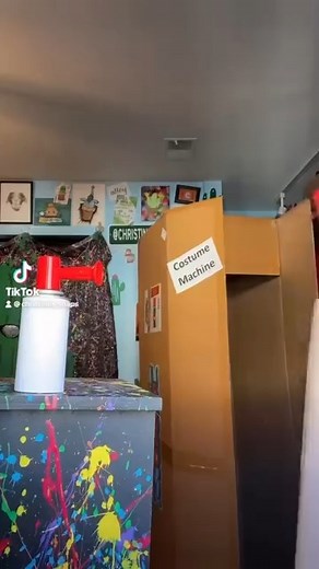 One of my favorite Halloween costumes 😂 #halloween #halloweencostume #throwback | Christines Snaps Fans